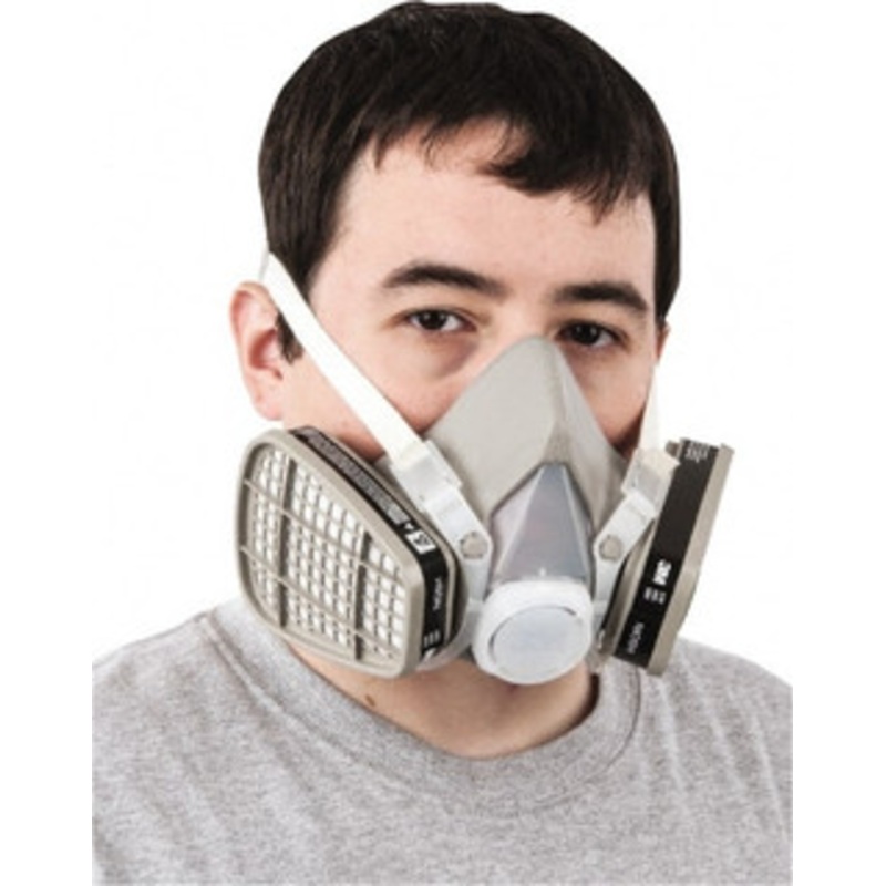 3M Size M, Thermoplastic Elastomer, Half Mask Facepiece Respirator Assembly Protection from Organic Vapor, 4 Point Suspension 7000126026 – 04489704